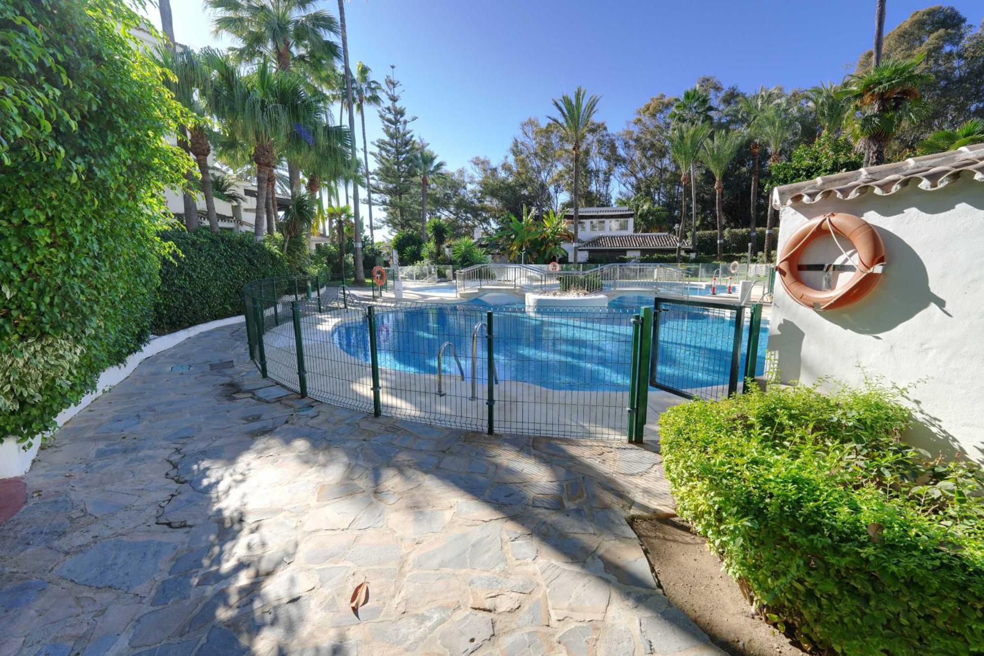 1104 First Line Beach Apartment Golden Beach Pool Μαρμπέλλα Εξωτερικό φωτογραφία